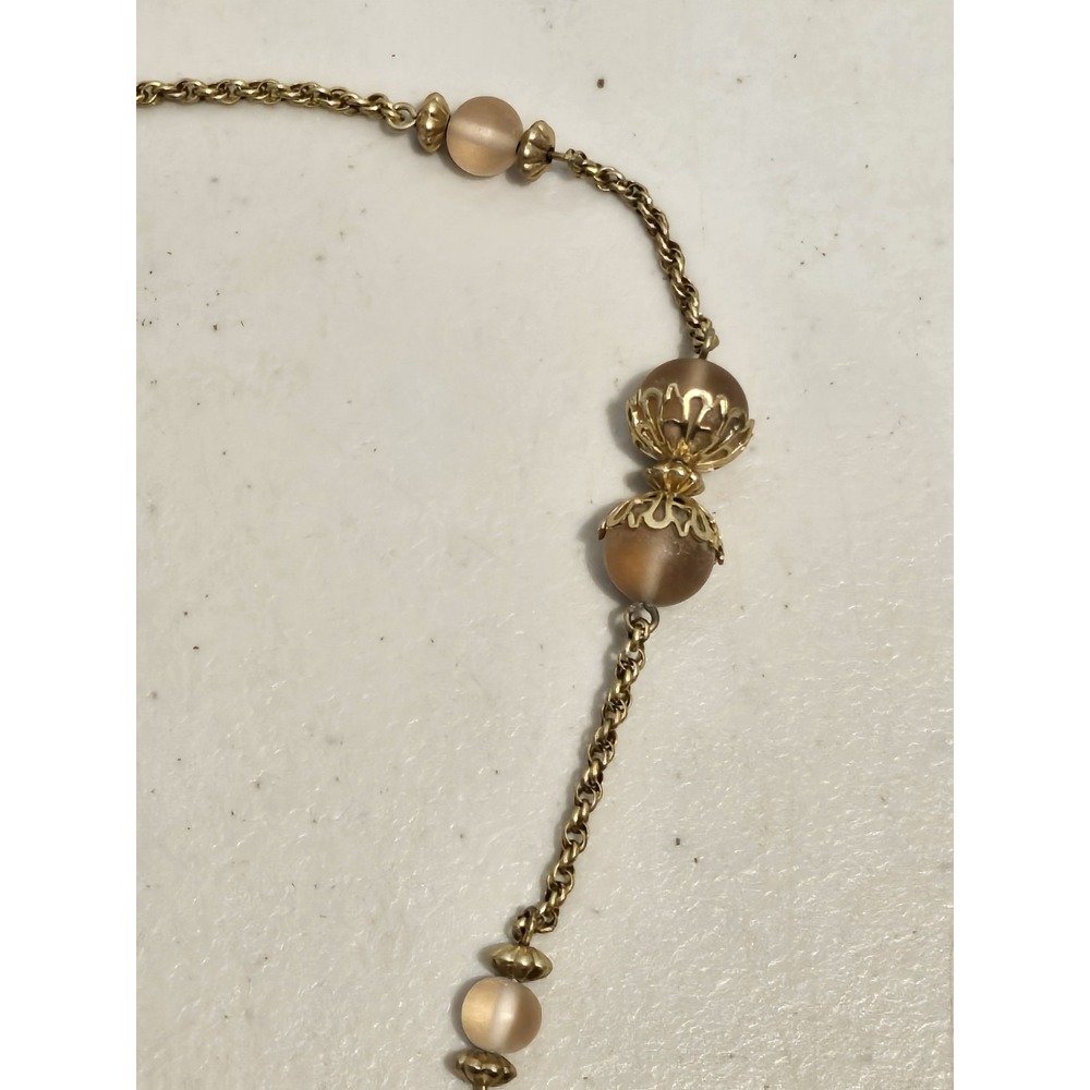 Liz Claiborne Gold Tone Station Necklace Frosted Peach Beads Filigree Caps 26in - Picture 3 of 5